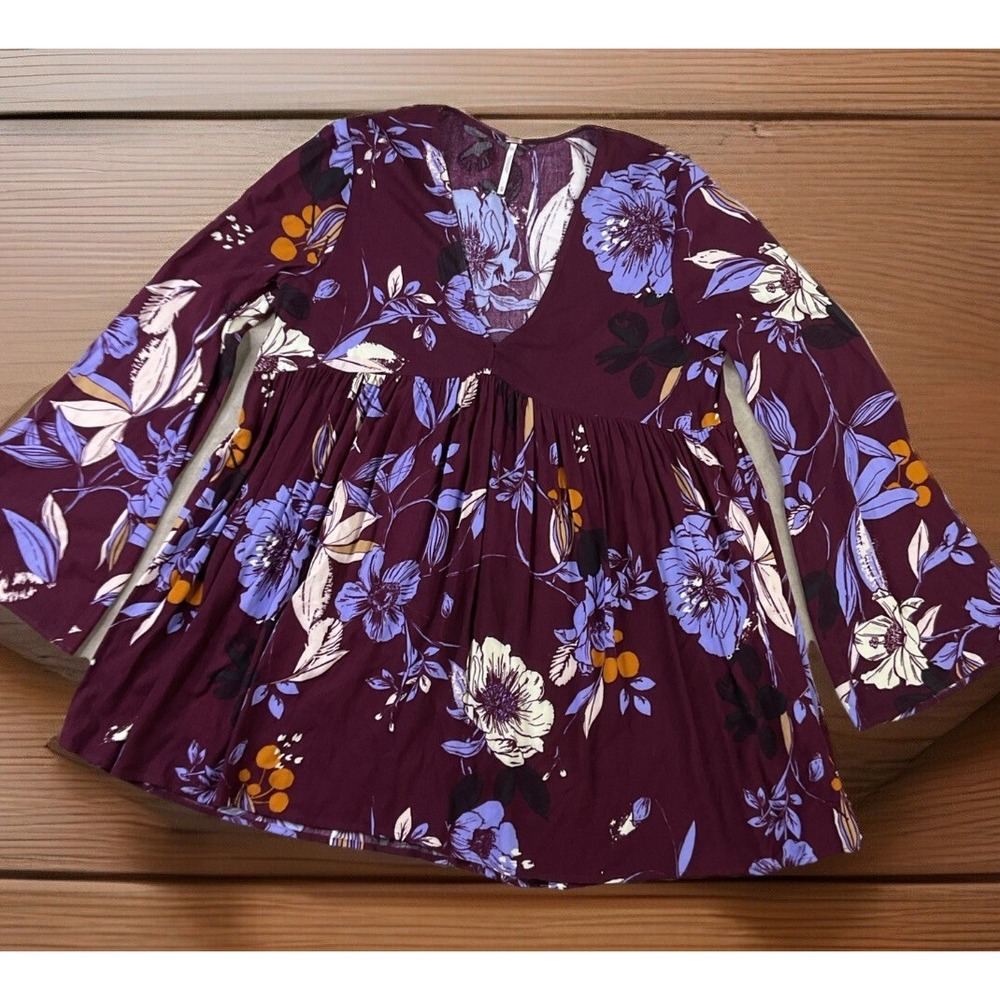 Free People Tunic Blouse Womens Sz XS‎ Floral V-Neck Oversized Bell Sleeve Rayon